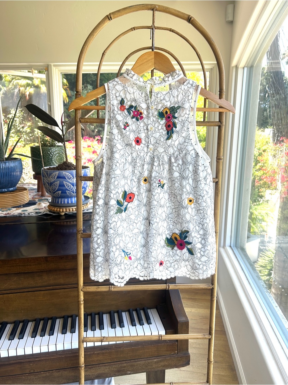Maeve Anthropologie Macie tank embroidered sequins white lace 0 Petite - Picture 2 of 9